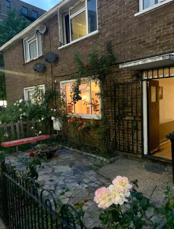 Whitechapel Lindley House R2 Hotel ลอนดอน ภายนอก รูปภาพ